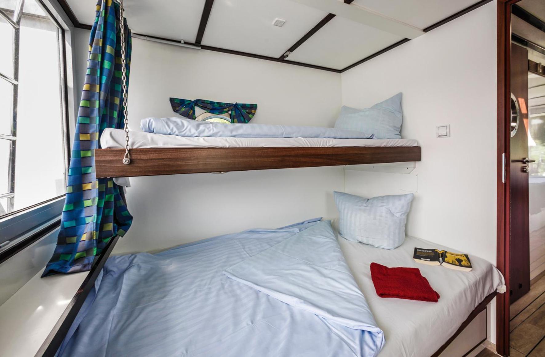 Kuhnle-tours Hafendorf Mueritz Botel 3*